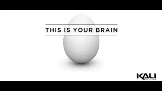 Социальная реклама о номении шлема на велосипеде "This Is Your Brain"
