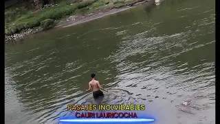 INTENTA CRUZAR EL RIO EN PLENO INVIERNO A PENAS ARRIBÓ DE LA CIUDAD