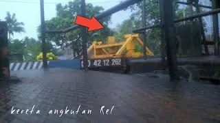 Aneh ! Kereta Muatan Rel Ini Berhenti Cuma Dalam Hitungan Detik Abis Itu Jalan lagi ! Ada Apa Ya ?