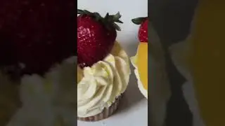 Strawberry Lemonade Cupcakes 🧁
