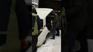 Сколько нужно человек, чтобы похоронить жигули? 