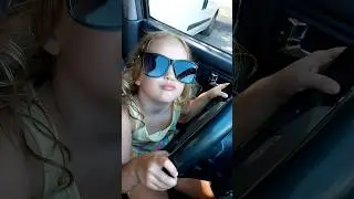 круто повернула 