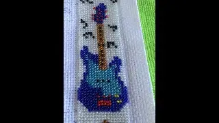 GUITARRA BORDADA EN CHAQUIRA,,  CREACIONES EFFI.