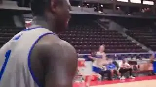 Duke's Zion Williamson Throws Down Huge Free Throw Line Dunk!