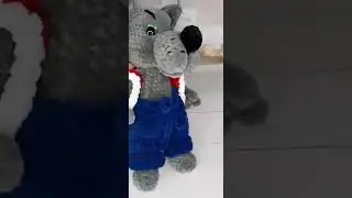 упаковываем игрушку,  вязаный волк ,  