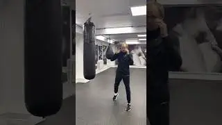Левой боковой в боксе, один из самых опасных и сотрясающих ударов.