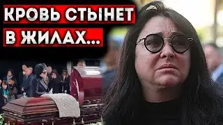 Лолита подошла к гробу Моисеева. мгновенье и все ахнули
