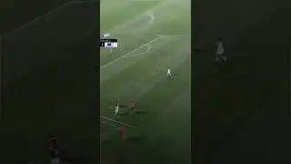 Marselino Ferdinand buat pemain Vietnam dapat kartu merah 😂