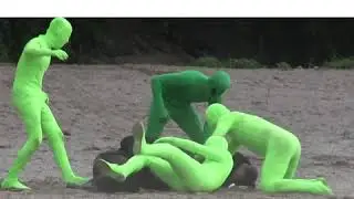 Aliens vs Secret Service Agents (AREA 51 PRANK)