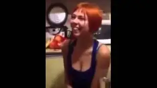 Девочка заразительно ржёт как лошадь