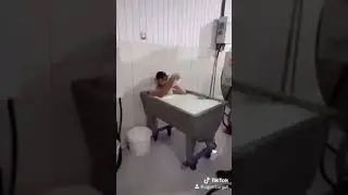 Son Dakika!!! Konya'daki Süt Fabrikasında Skandal Görüntü  Süt Kazanına Girip Banyo Yaptı.