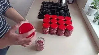 Прибрала часть мяса, аж на душе полегчало. Простые драники со сметаной))