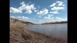 облака плывут