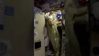 Как космонавты ложатся спать на станции МКС! 