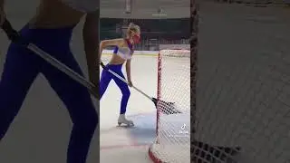 Чего ей там холодно стало ?