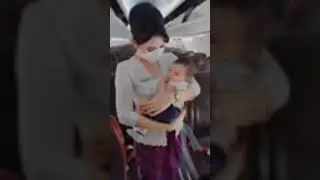 PRAMUGARI VIRAL!! Menyusui Bayi Di Dalam Pesawat..!!! 