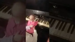 маленькая пианистка