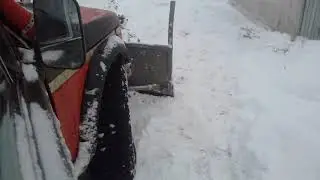 Нива на 32 вторых с отвалом для снега.
