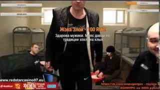 МОПС ДАЕТ В РОТ ХОХЛУ