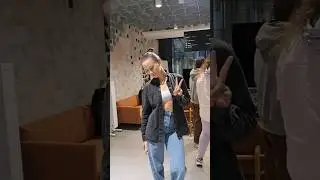 А еще теперь я хочу себе красное фортепиано 😂 
