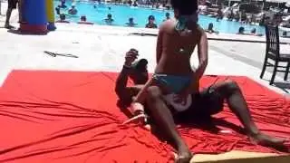 Что этот негр только не делал чтобы от иметь её.