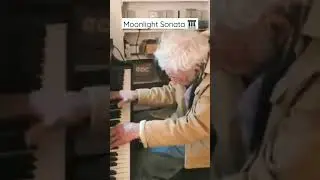 A 94 year old Philip Springer played Moonlight Sonata of Beethoven 