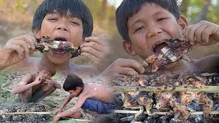 Jungle khfood  Primitive Technology   Find and cooking frogs   eating delicious