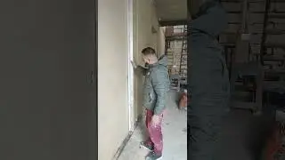ровная стена. штукатурка.