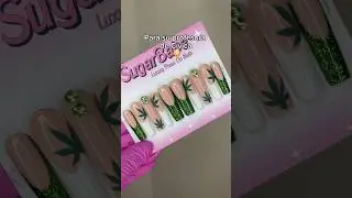 Este joven compró uñas a sus profesoras🤯😱