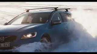 Volvo V60 - Driving over snowy fields
