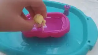 EnchanTimals ve Polly Pocket. Evcilik kız çocuk oyunları.