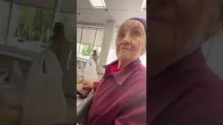 Помог бабушке