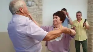 Ведущий Антон Косов