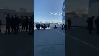 Диспетчер аэропорта в Южно-Сахалинске проводила мобилизованных земляков трогательной речью