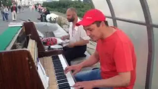 Томскийдеги кыргыз ырчы жигити Акжол