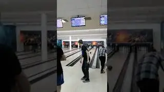 Сын Темирлан, на боулинге🎳
