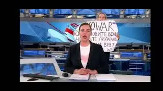 ВО ВРЕМЯ ПРЯМОГО ЭФИРА ВЫБЕЖАЛА ДЕВУШКА С ПЛАКАТОМ 