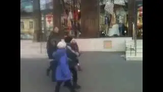 Майя взяла детей на балет.