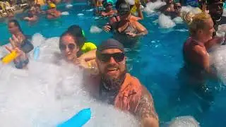 Wide view Foam Party at the pool Riu Caribe Cancun Mexico 🇲🇽 🏊‍♀️ 🥳 🎉