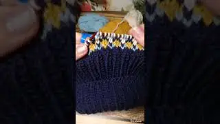 Теплая шапка с рисунком из пряжи Drops Nepal. Жаккардовое вязание. Natural wool hat.