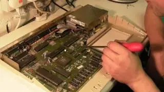 Amiga 500 plus, first look and battery removal