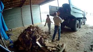 Погрузка дров в кузовок