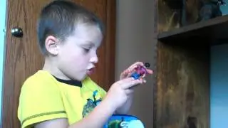 Owen Reviews Kenner Aliens Queen Hive, Ripley and Facehugger Part 2