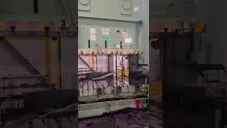 2018 Aida 330 Ton DSF-N2-3000 Straight Side Double Crank Servo Driven Press
