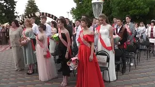 В Кирсанове прошел выпускной бал