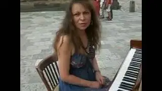 Львів, фортепіано біля Катедри. 2013 рік.