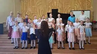 Хор учнів молодших класів: муз. та сл. А. Лисянської 