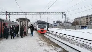 Две электрички (старая рублика) ЭД4М 0491 и ЭД2Т 0023. снято на станции: Балабаново 17.02.23 на ViVo