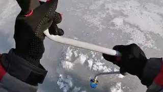 Рыбалка со льда, крайнее зимнее видео этого сезона.