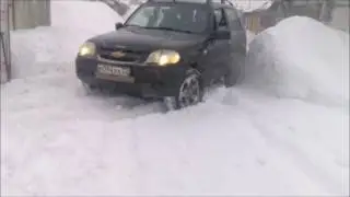 21.12.2016. Выезд на Шеви-Ниве из гаража метельным утром )))